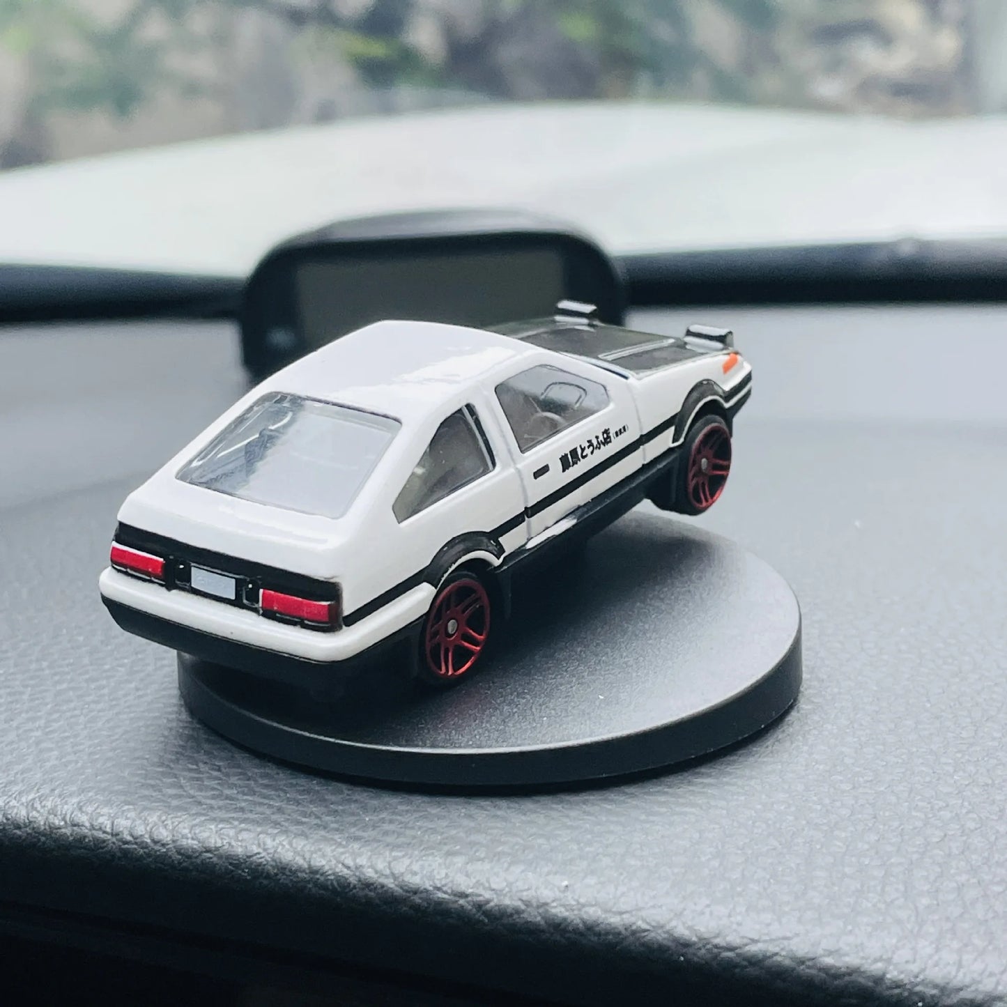 Car ornaments interior decoration drift tail swing rotating for dashboard